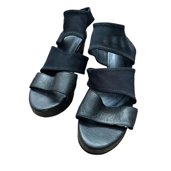 Eileen Fisher Rally 2 Stretch Black Leather Cut Out Wedge Sandal Size US 10 - Picture 2 of 6